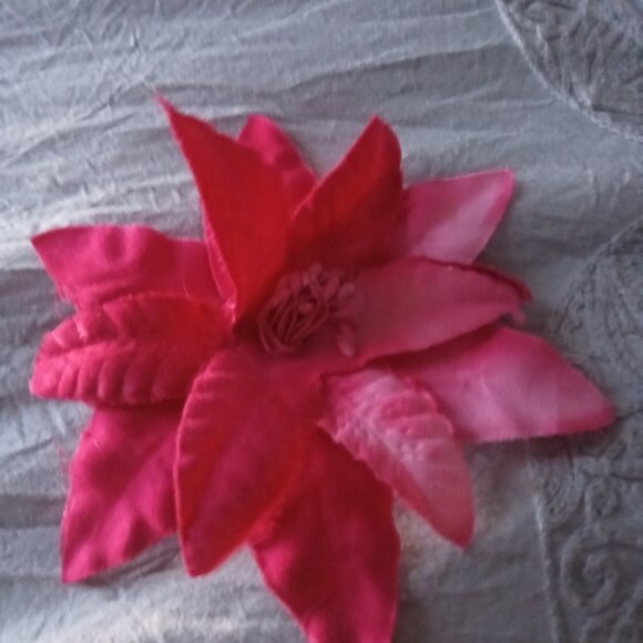 stunning breathtaking womans brooch - Picture 1 of 4